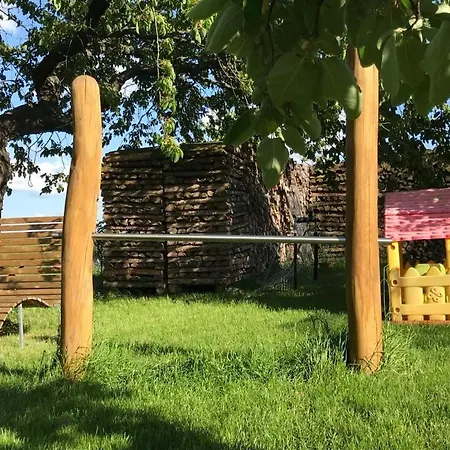 Zelte Individuell Auf Der Obstwiese *