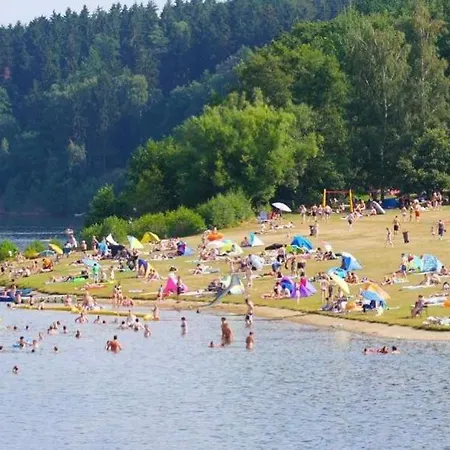 Zelte Individuell Auf Der Obstwiese Campsite *