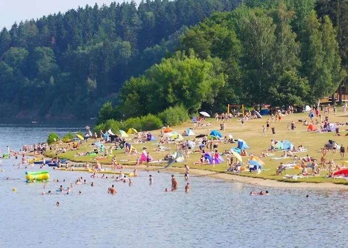 Zelte Individuell Auf Der Obstwiese Campsite *